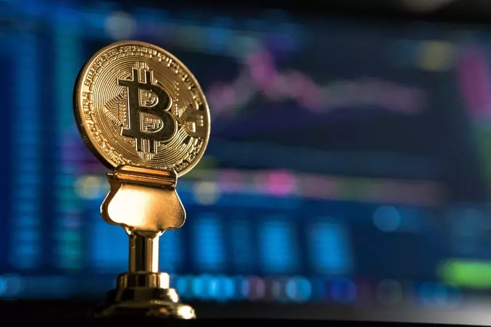 Bitcoin tops $71K, about to retest highs