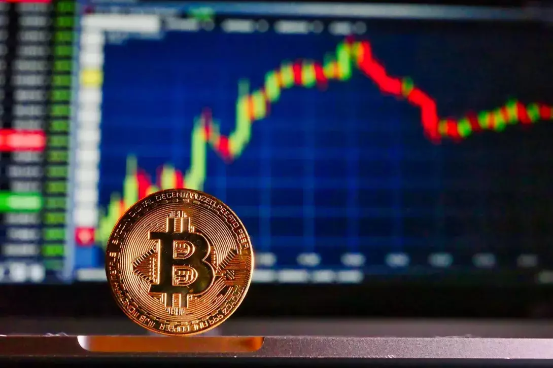 Crypto dragged back to support line on risk-off