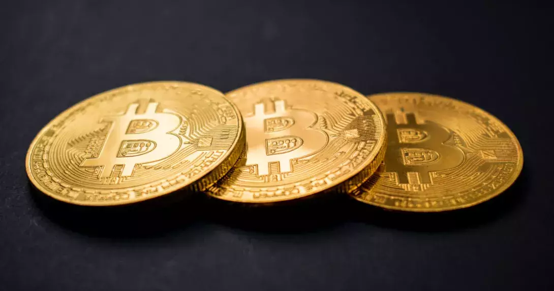 Kiyosaki calls for investing in bitcoin